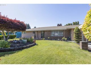 1862 Se OAK CREST Dr, Hillsboro, OR 97123