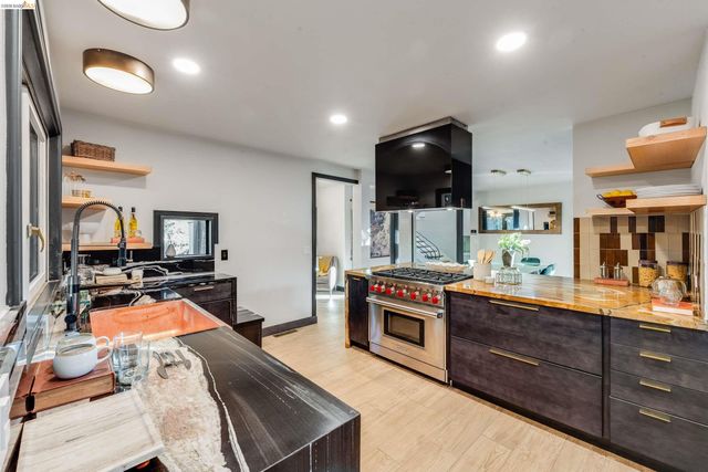 6048 Chelton Dr, Oakland, CA 94611