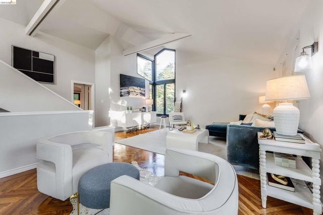 6048 Chelton Dr, Oakland, CA 94611