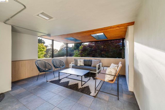 6048 Chelton Dr, Oakland, CA 94611