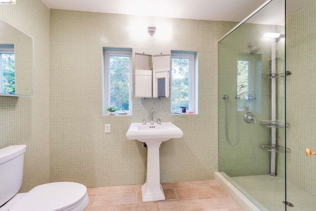 6048 Chelton Dr, Oakland, CA 94611