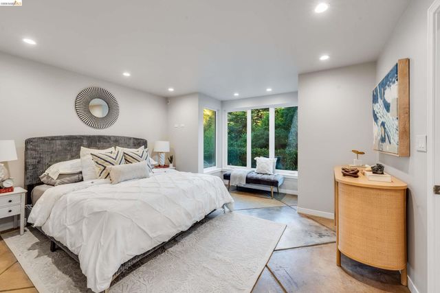 6048 Chelton Dr, Oakland, CA 94611