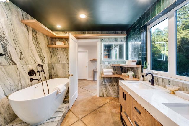 6048 Chelton Dr, Oakland, CA 94611