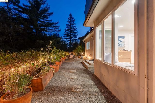 6048 Chelton Dr, Oakland, CA 94611