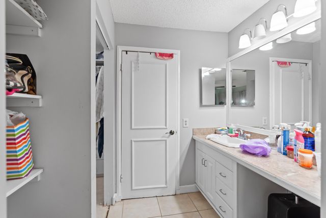402 Lakeview Drive E, Royal Palm Beach, FL 33411