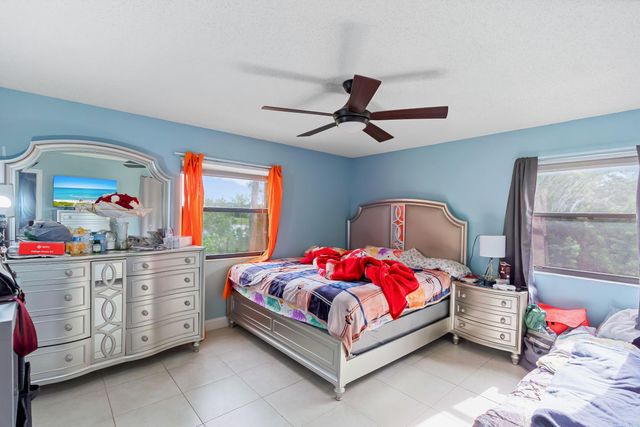 402 Lakeview Drive E, Royal Palm Beach, FL 33411