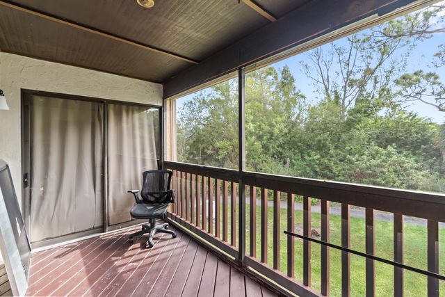 402 Lakeview Drive E, Royal Palm Beach, FL 33411