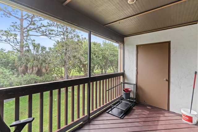 402 Lakeview Drive E, Royal Palm Beach, FL 33411