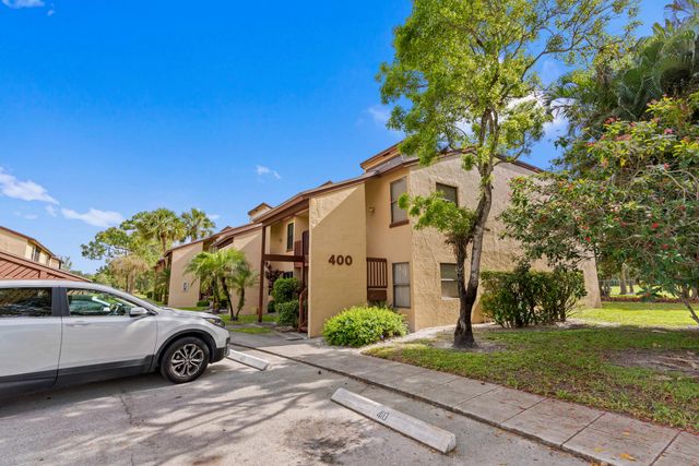 402 Lakeview Drive E, Royal Palm Beach, FL 33411