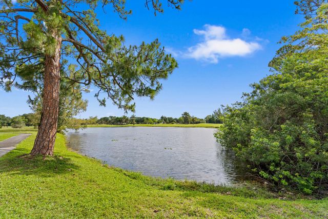 402 Lakeview Drive E, Royal Palm Beach, FL 33411