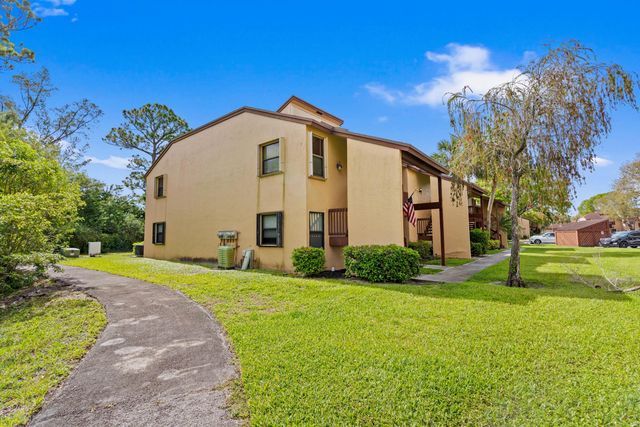 402 Lakeview Drive E, Royal Palm Beach, FL 33411