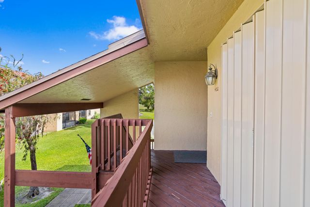 402 Lakeview Drive E, Royal Palm Beach, FL 33411