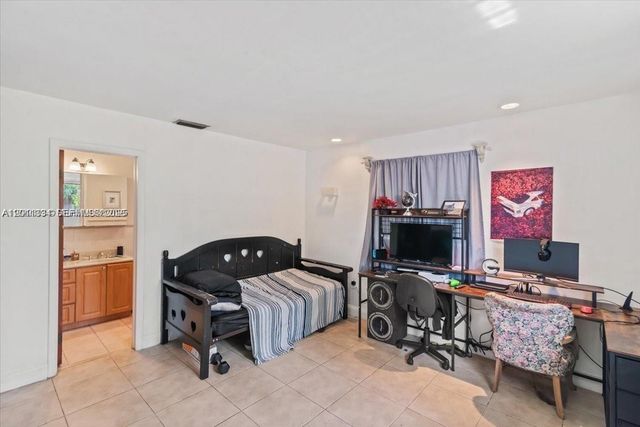 6385 SW 25th St, Miami, FL 33155