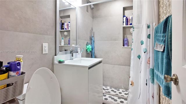 1461 E 7th Ct, Hialeah, FL 33010