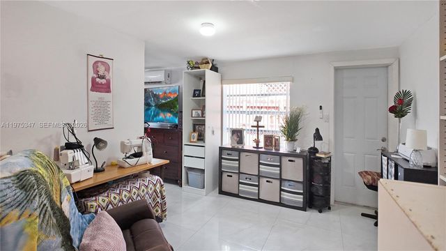 1461 E 7th Ct, Hialeah, FL 33010