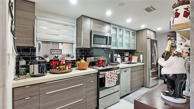 1461 E 7th Ct, Hialeah, FL 33010