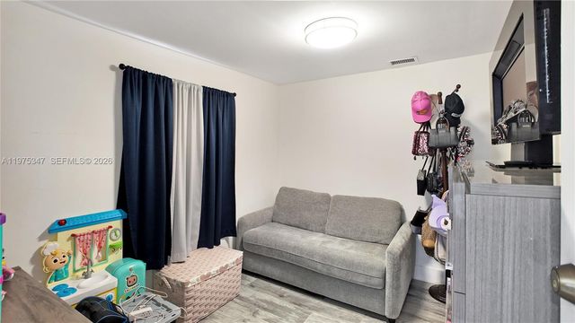 1461 E 7th Ct, Hialeah, FL 33010