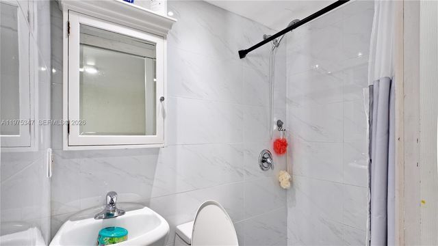 1461 E 7th Ct, Hialeah, FL 33010