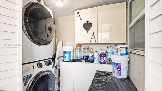 1461 E 7th Ct, Hialeah, FL 33010