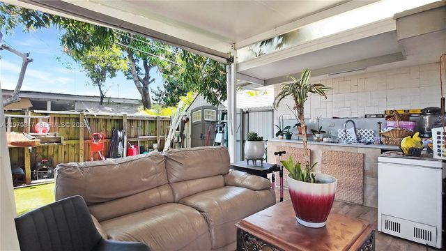 1461 E 7th Ct, Hialeah, FL 33010