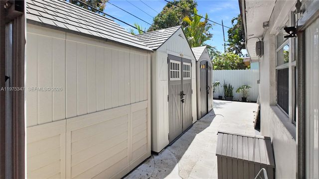 1461 E 7th Ct, Hialeah, FL 33010