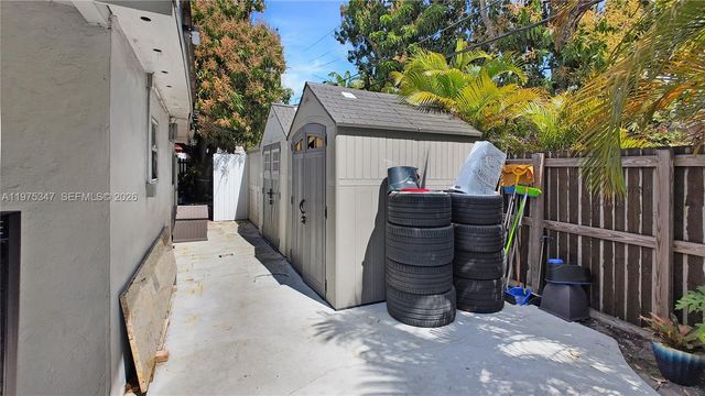 1461 E 7th Ct, Hialeah, FL 33010