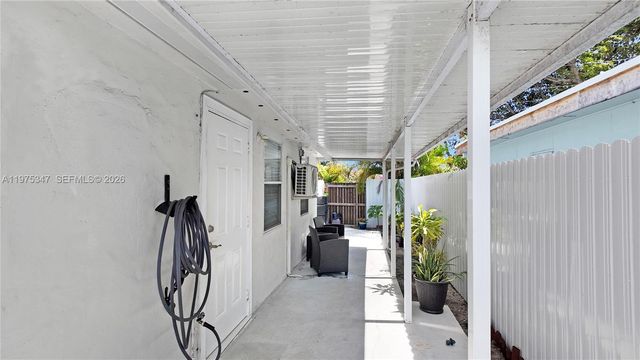 1461 E 7th Ct, Hialeah, FL 33010