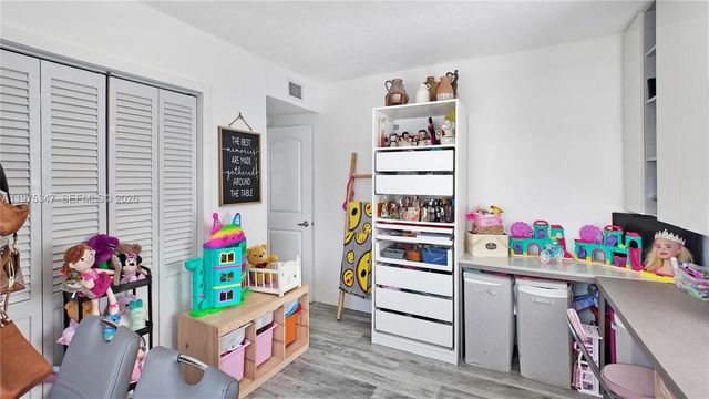 1461 E 7th Ct, Hialeah, FL 33010