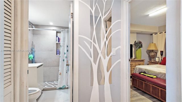 1461 E 7th Ct, Hialeah, FL 33010