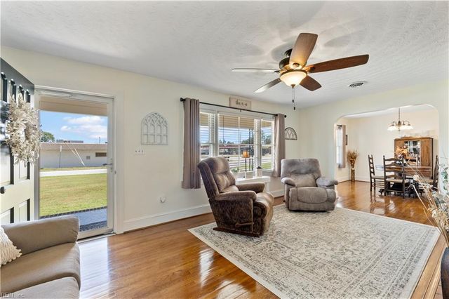 107 Grove AVE, Suffolk, VA 23434