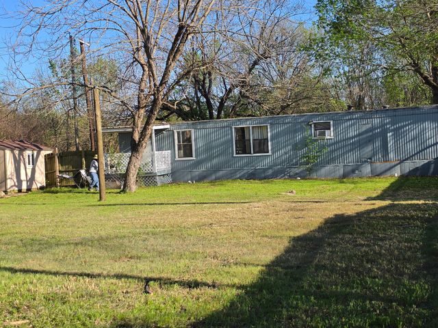 400 E Oak Grove Road, Corsicana, TX 75110