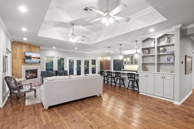 210 Half Moon ST, Horseshoe Bay, TX 78657