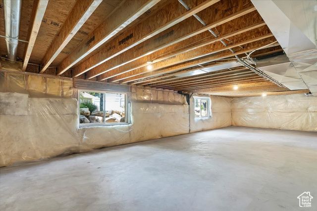 696 S CLEARWATER FALLS DR, Layton, UT 84041