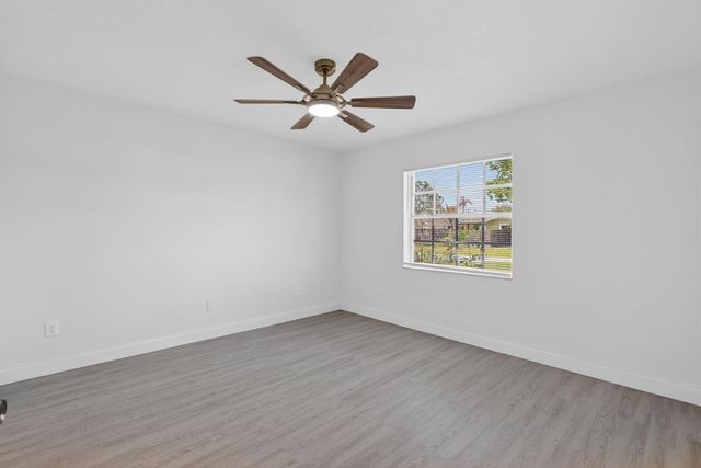 124 SE Eyerly Avenue, Port St. Lucie, FL 34983