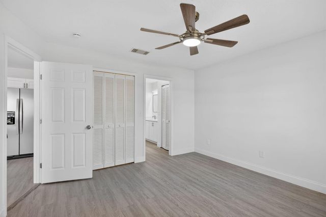 124 SE Eyerly Avenue, Port St. Lucie, FL 34983