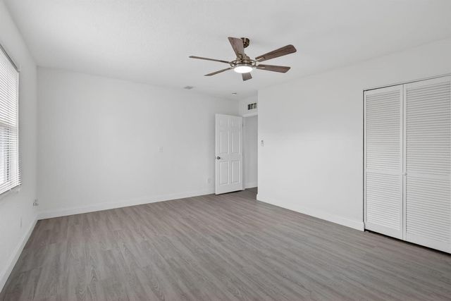 124 SE Eyerly Avenue, Port St. Lucie, FL 34983