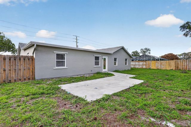 124 SE Eyerly Avenue, Port St. Lucie, FL 34983