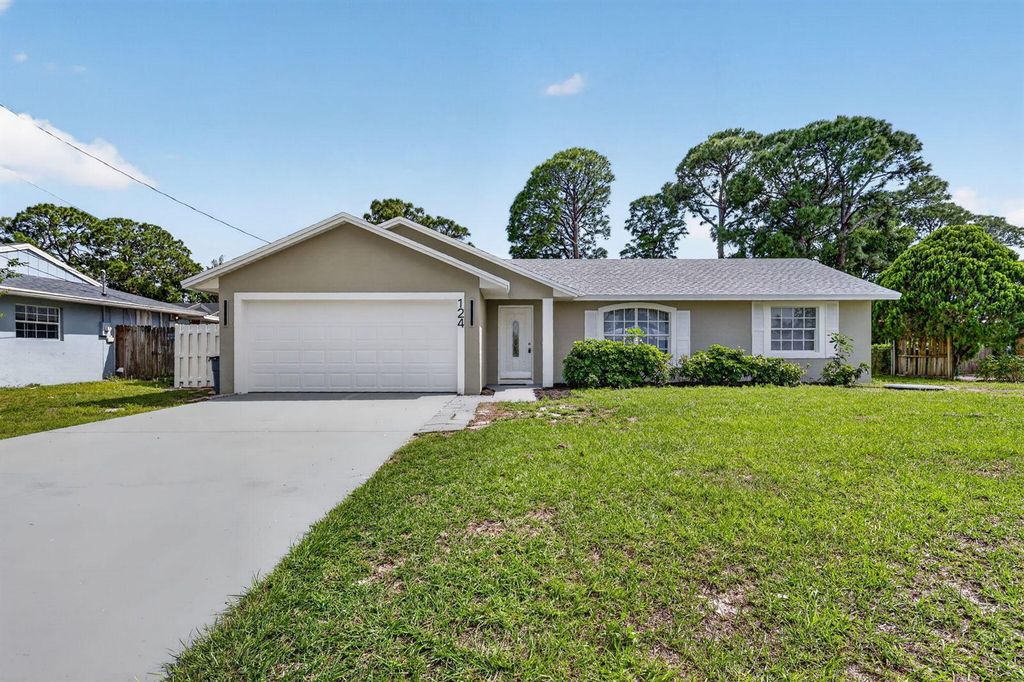 124 SE Eyerly Avenue, Port St. Lucie, FL 34983