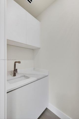 912 SE 13th St, Fort Lauderdale, FL 33316