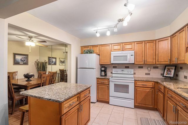 61009 Greenwood Drive 183, South Lyon, MI 48178