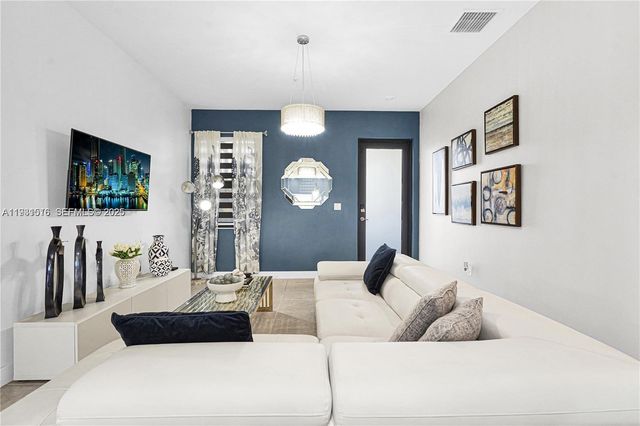 8025 NW 104th Ave 23, Doral, FL 33178