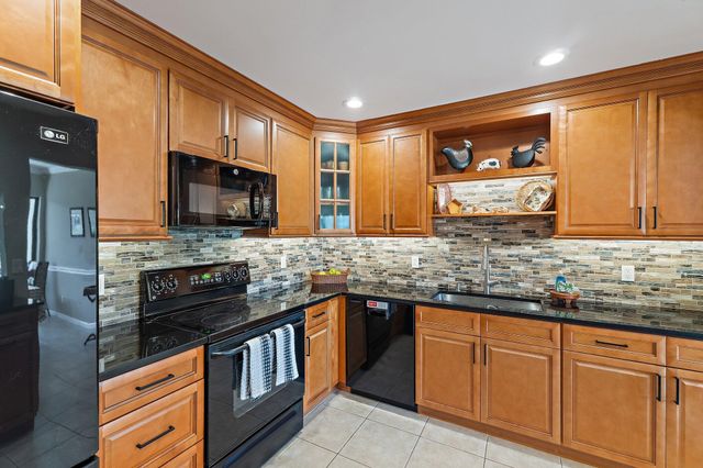 19 Lexington Lane W, Palm Beach Gardens, FL 33418