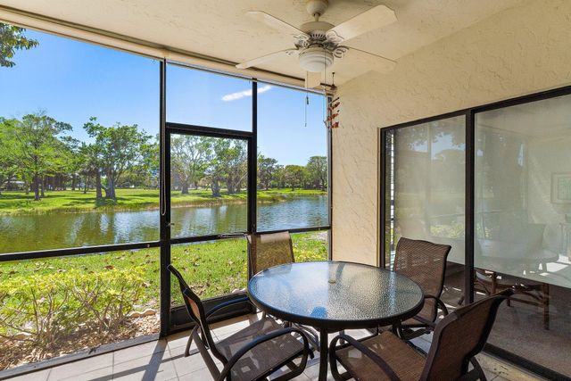 19 Lexington Lane W, Palm Beach Gardens, FL 33418