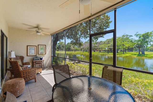 19 Lexington Lane W, Palm Beach Gardens, FL 33418