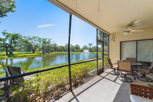 19 Lexington Lane W, Palm Beach Gardens, FL 33418