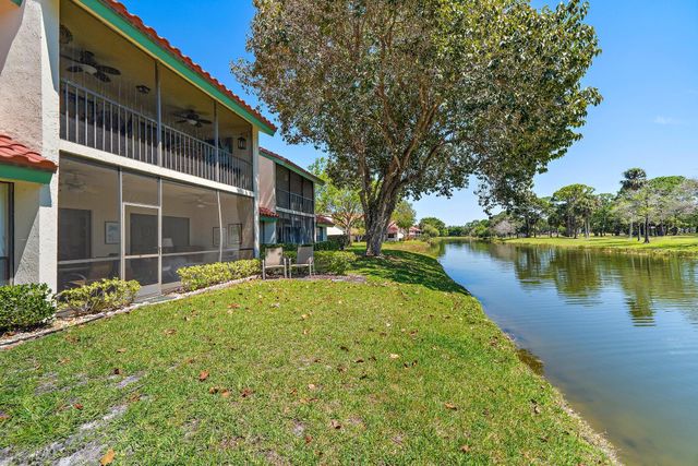 19 Lexington Lane W, Palm Beach Gardens, FL 33418