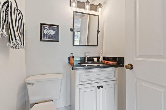 19 Lexington Lane W, Palm Beach Gardens, FL 33418