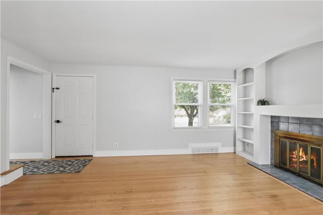 6907 W 77th Terrace, Overland Park, KS 66204