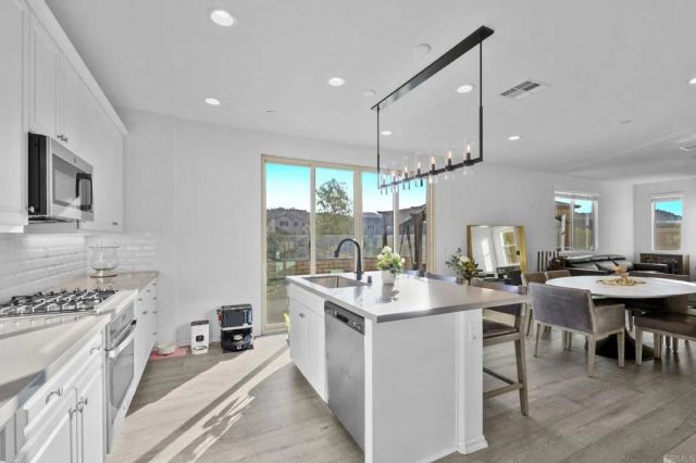 27960 MOOSA CREEK WAY, Valley Center, CA 92082