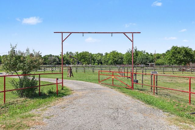 1135 Leo Andrews Road, Whitesboro, TX 76273